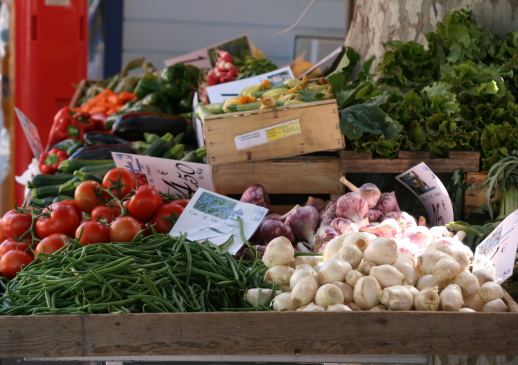 Gemüse auf dem Wochenmarkt von Saint-Tropez